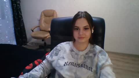 Snapshot of cassandrademello chatting on November 2025 12:13:01 PM Eli online show from November 2025 12:13:01 PM