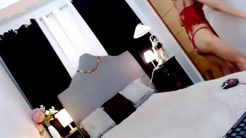 Snapshot of cassie_dolly chatting on November 2025 07:01:02 PM CASSIE online show from November 2025 07:01:02 PM