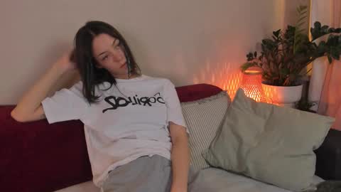  cassandra  online show from November 2025 06:29:01 PM