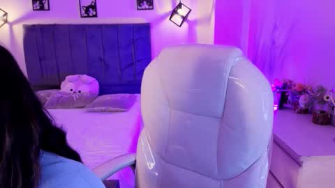 Catalina online show from November 2025 03:06:01 AM