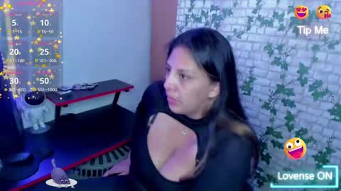 Snapshot of catboobs_ chatting on October 2025 12:01:02 AM Mia online show from October 2025 12:01:02 AM