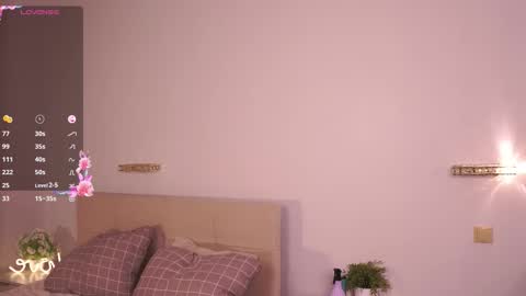 Kiki online show from September 2025 07:59:02 PM