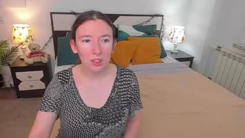 Catrin online show from October 2025 07:29:01 AM