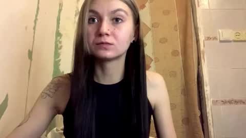 Lola online show from October 2025 09:15:01 PM