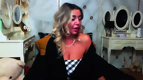 Snapshot of catpussy4 chatting on October 2025 06:38:02 PM lauren online show from October 2025 06:38:02 PM