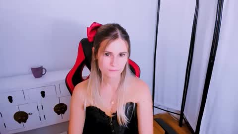 Snapshot of catringood chatting on October 2025 02:26:01 PM CatrinGood online show from October 2025 02:26:01 PM