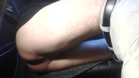 Snapshot of caughtnaked chatting on November 2025 08:29:01 PM caughtnaked online show from November 2025 08:29:01 PM