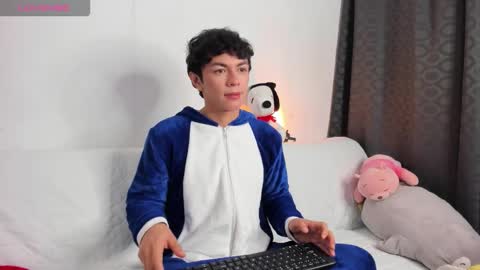 Snapshot of caydensmit chatting on November 2025 04:07:01 AM Cayden online show from November 2025 04:07:01 AM