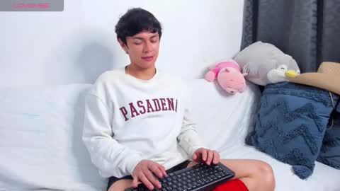 Snapshot of caydensmit chatting on November 2025 06:35:01 AM Cayden online show from November 2025 06:35:01 AM