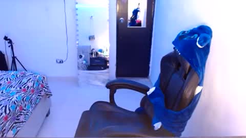 Caylinn online show from November 2025 02:17:01 PM