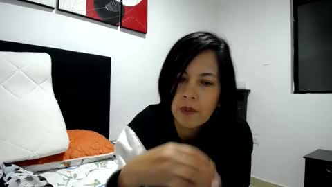 Snapshot of cecihotty4u chatting on December 2024 02:47:01 AM ceci online show from December 2024 02:47:01 AM