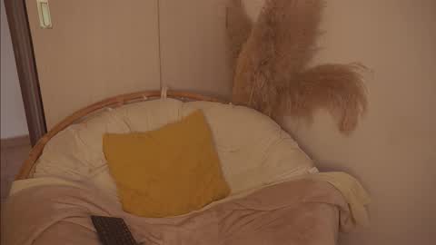 Diane Independent model online show from October 2025 08:32:02 PM