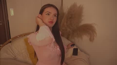 Diane Independent model online show from November 2025 08:30:02 PM