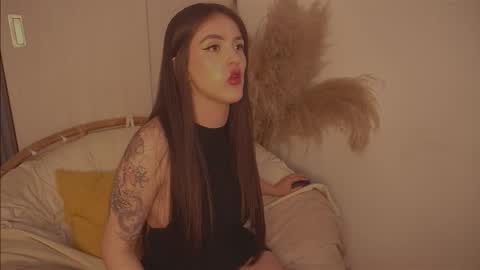 Diane Independent model online show from November 2025 08:20:02 PM