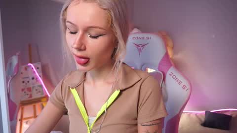 Celeste  online show from November 2025 08:36:02 PM