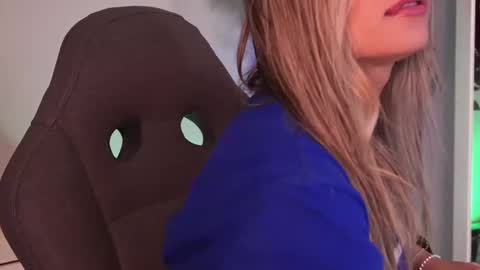 The girl of your eyes  online show from March 2025 11:15:01 PM