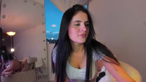 Snapshot of celia_dubois chatting on October 2025 09:04:01 PM Ari online show from October 2025 09:04:01 PM