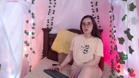 Hello guys my name is Sofi and Lizzie and  Vanessa online show from February 2025 05:31:02 AM