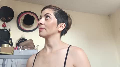 Snapshot of chanel_joliee chatting on October 2025 04:29:02 PM chanel online show from October 2025 04:29:02 PM