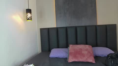 Snapshot of chaneladamss_ chatting on January 2025 08:42:01 PM C H A N E L online show from January 2025 08:42:01 PM