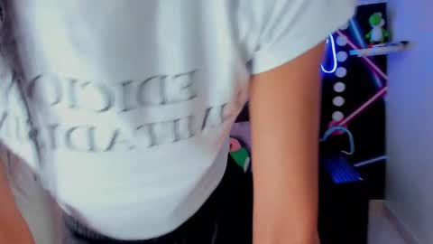 Snapshot of chaneladamss_ chatting on February 2025 02:07:01 AM C H A N E L online show from February 2025 02:07:01 AM