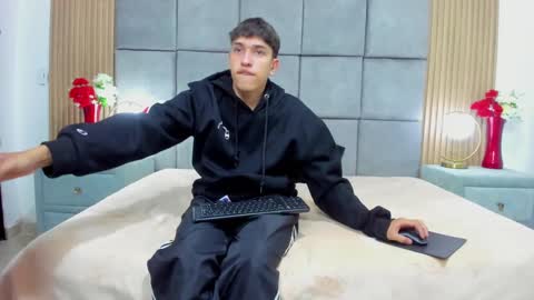 Chanellandmax online show from October 2025 01:00:02 PM