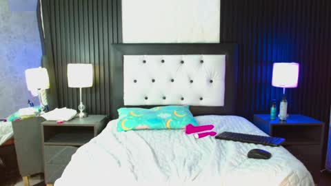 channel_hs online show from October 2025 03:30:01 PM