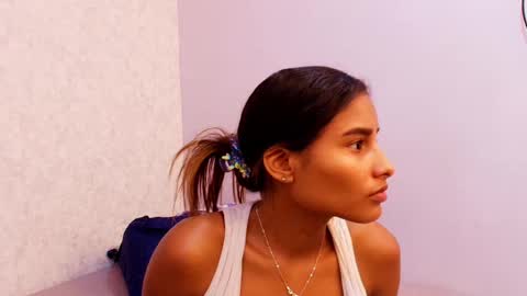 Snapshot of chantal_taylor_ chatting on October 2025 12:00:02 PM Raquel online show from October 2025 12:00:02 PM