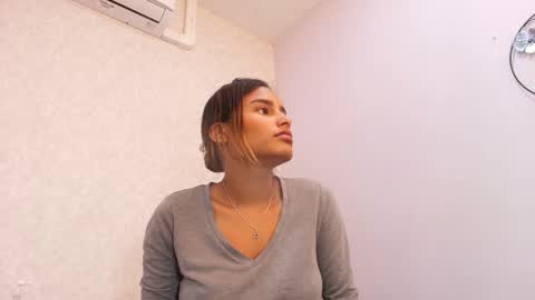 Snapshot of chantal_taylor_ chatting on October 2025 12:02:02 PM Raquel online show from October 2025 12:02:02 PM