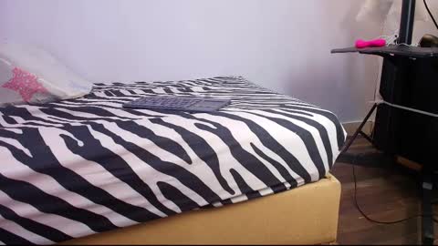 Snapshot of chantal_taylor_ chatting on October 2025 12:08:02 PM Raquel online show from October 2025 12:08:02 PM