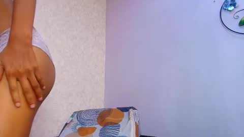 Snapshot of chantal_taylor_ chatting on November 2025 12:05:02 PM Raquel online show from November 2025 12:05:02 PM