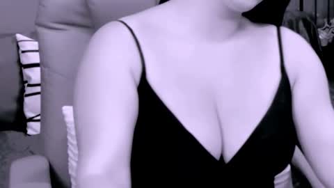 Snapshot of chantallovely chatting on September 2025 04:28:02 AM The Queen online show from September 2025 04:28:02 AM