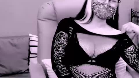 Snapshot of chantallovely chatting on November 2025 11:25:02 PM The Queen online show from November 2025 11:25:02 PM