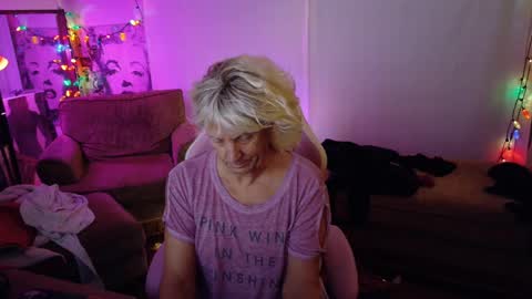 Snapshot of charli_girl chatting on December 2024 10:40:01 PM Charli online show from December 2024 10:40:01 PM