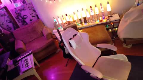 Snapshot of charli_girl chatting on January 2025 09:57:02 PM Charli online show from January 2025 09:57:02 PM