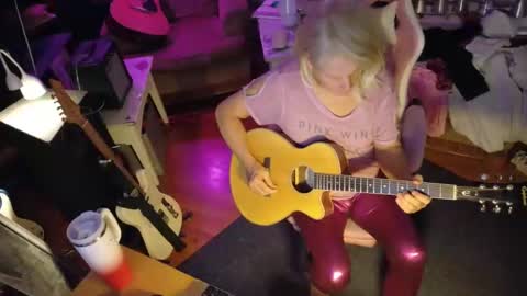 Snapshot of charli_girl chatting on January 2025 01:37:02 AM Charli online show from January 2025 01:37:02 AM