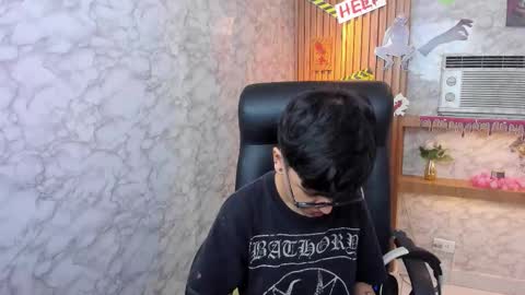 Snapshot of charlietaylor_ chatting on October 2025 12:27:01 PM Charlie online show from October 2025 12:27:01 PM