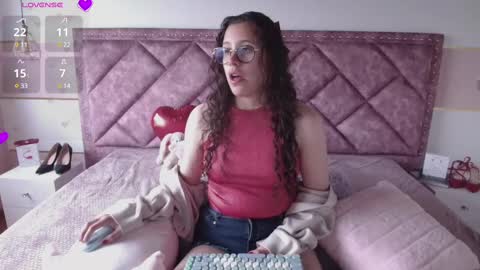 Snapshot of charlote__miller chatting on February 2025 07:09:01 PM You honey online show from February 2025 07:09:01 PM