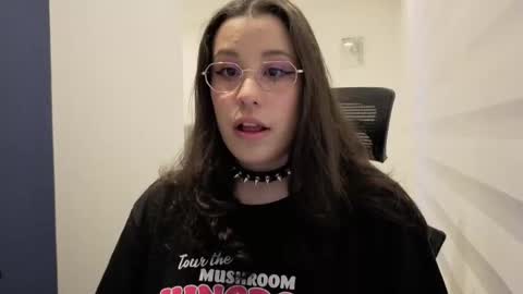 Snapshot of charlote__miller chatting on September 2025 11:23:02 AM You honey online show from September 2025 11:23:02 AM