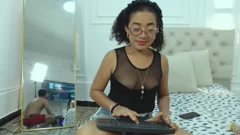 Snapshot of charlotte_dante212 chatting on October 2025 04:53:01 AM charlottte y dante online show from October 2025 04:53:01 AM