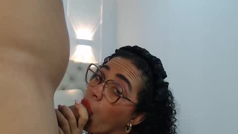 Snapshot of charlotte_dante212 chatting on November 2025 04:23:02 AM charlottte y dante online show from November 2025 04:23:02 AM