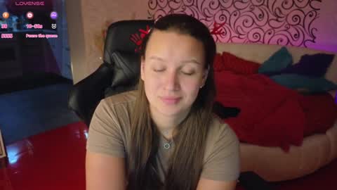 Snapshot of charlotte_ekman chatting on December 2024 04:00:02 PM Charlotte online show from December 2024 04:00:02 PM