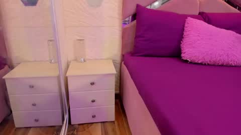 Snapshot of charlotte_icee chatting on October 2025 03:18:01 PM Charlotte Icee online show from October 2025 03:18:01 PM