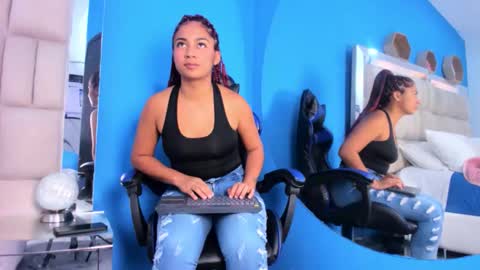 Snapshot of charlotte_mia17 chatting on November 2025 02:43:02 PM charlotte_mia17 online show from November 2025 02:43:02 PM