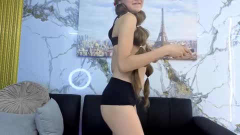 charlotte_skinny11_aws online show from October 2025 06:25:02 PM