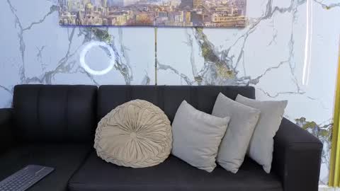 charlotte_skinny23_aws online show from October 2025 05:52:01 PM