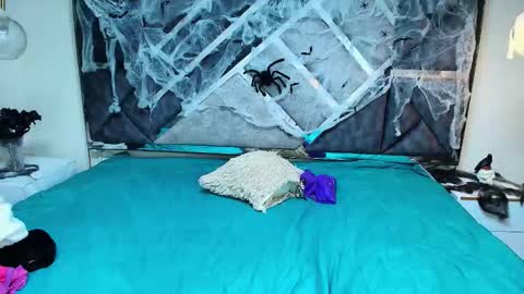 charlotte_walker1 online show from October 2025 03:17:01 AM