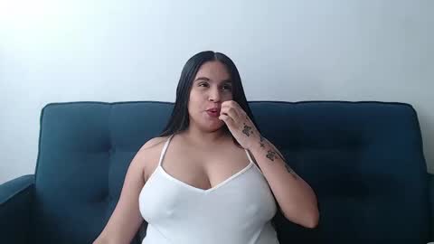 Snapshot of charlottecutie_1 chatting on November 2025 06:52:01 PM Charlotte and Eric online show from November 2025 06:52:01 PM