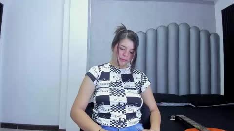 Snapshot of charlottee_starr chatting on November 2025 08:41:02 PM charlottee_starr online show from November 2025 08:41:02 PM