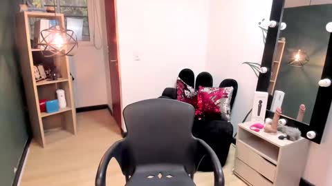 Snapshot of charlottegray_ chatting on December 2024 08:07:01 PM CHARLOTTE online show from December 2024 08:07:01 PM
